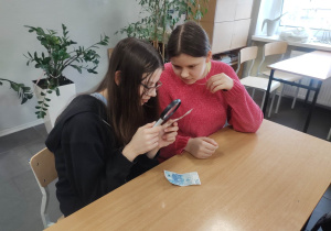 Jak rozpoznawać autentyczność banknotów